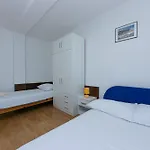 With Parking Space Gradac, Makarska - 5198 גראדאץ