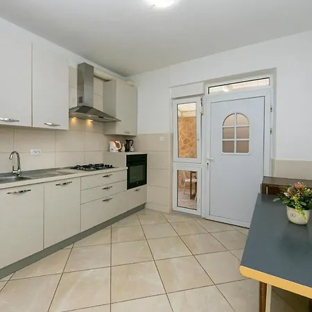 With Parking Space Gradac, Makarska - 5198 Gradac (Split-Dalmatia)