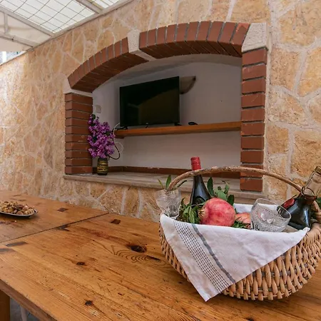 Apartment With Parking Space Gradac, Makarska - 5198 *
