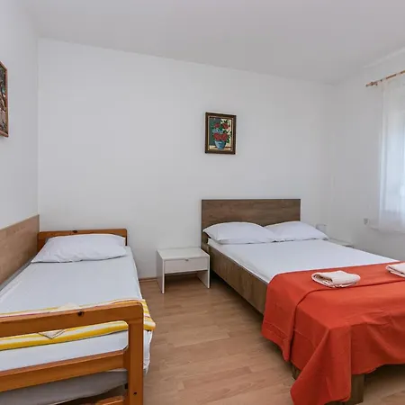 Apartment With Parking Space Gradac, Makarska - 5198 Gradac (Split-Dalmatia)