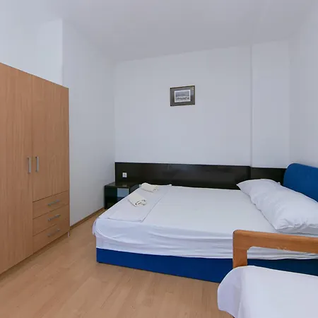 With Parking Space Gradac, Makarska - 5198 Apartment Gradac (Split-Dalmatia)