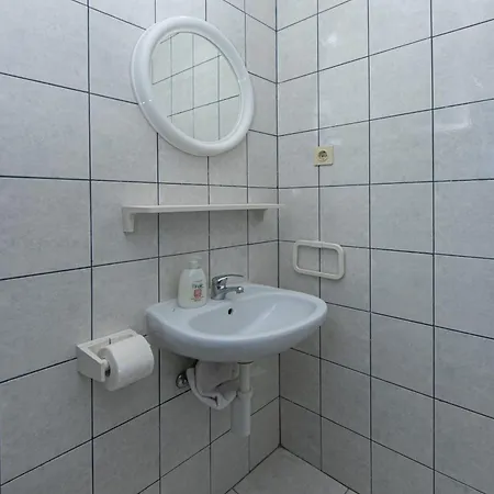 With Parking Space Gradac, Makarska - 5198 Gradac (Split-Dalmatia)